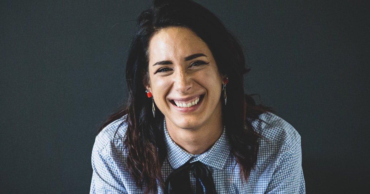 Profissional de saúde sorridente, transmitindo confiança e credibilidade